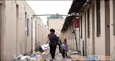 北京拆除蚁族聚居地唐家岭村违章建筑(图)