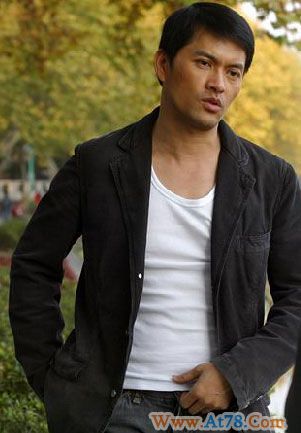 吕良伟花费5年出自传自揭三段感情心路