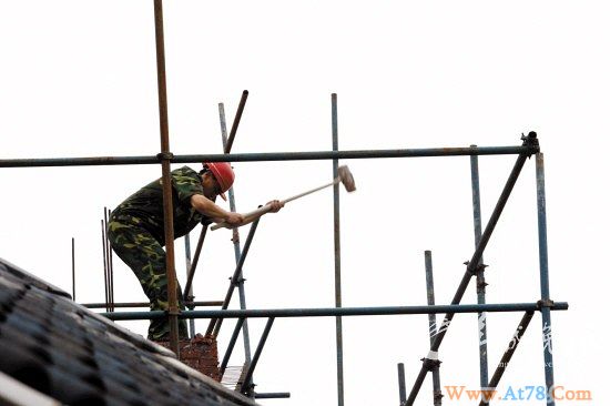 豪宅区里违建别墅昨起强拆 广州市长曾两度怒斥