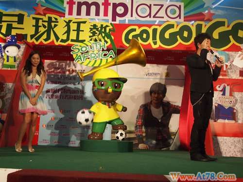 任贤齐怕粉丝走光不敢看其穿裙踢球(图)