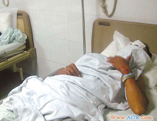 广东佛山在建桥墩坍塌致工人1死7伤(图)