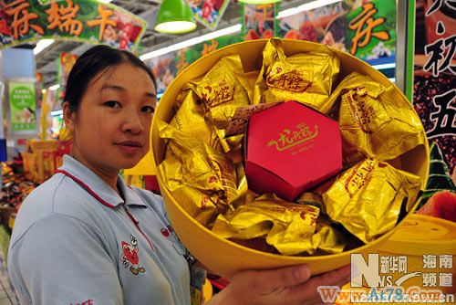 “豪华粽子”里包藏着的是昂贵的“人情”