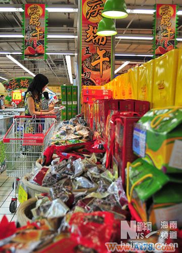 “豪华粽子”里包藏着的是昂贵的“人情”