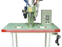 Qn -9000T “诠能牌”气动精密鸡眼机/铆合机/铆接机 Qn -9000T “诠能牌”气动精密鸡眼机/铆合机/铆接机