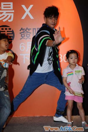 黄宗泽想送楼给爸爸新碟销量好露点照回馈