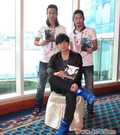 周杰伦携浪花兄弟来港宣传有肥胖男助手无艳遇