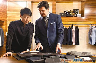 黎明亲赴米兰旗舰店选面料眼光独到(图)