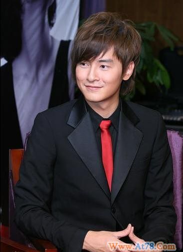 言承旭飞往日本见粉丝郑元畅访韩邀影迷玩游戏