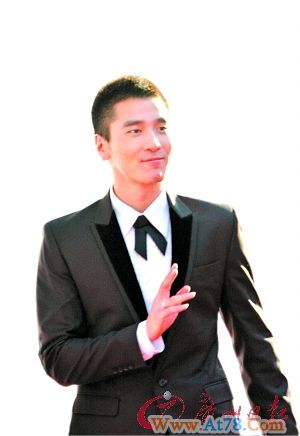 杨颖被指要坐正明嫂位许玮宁处处挺男友阮经天