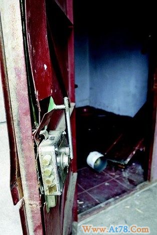 武汉多名拆迁户深夜遭撬门袭击 孕妇被电棍击伤