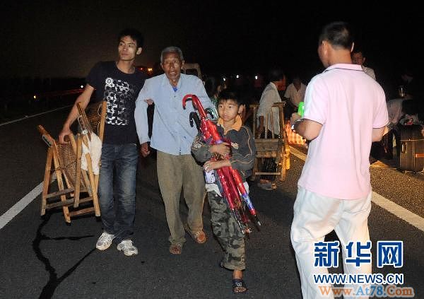 江西抚河唱凯堤发生决堤　威胁十多万人口和交通要道