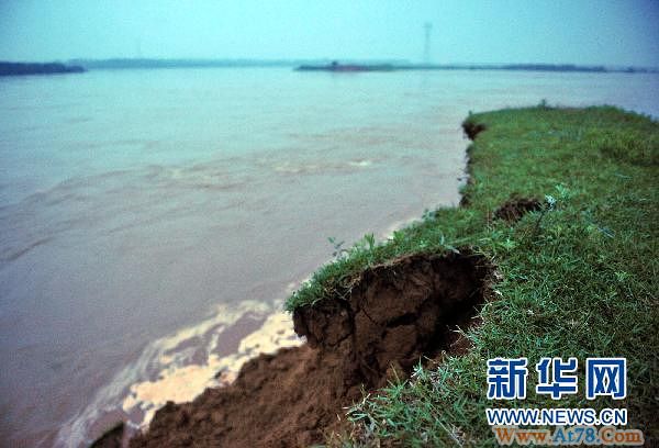 江西抚河唱凯堤发生决堤　威胁十多万人口和交通要道