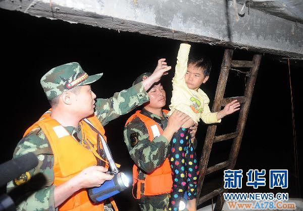 江西抚河唱凯堤发生决堤　威胁十多万人口和交通要道