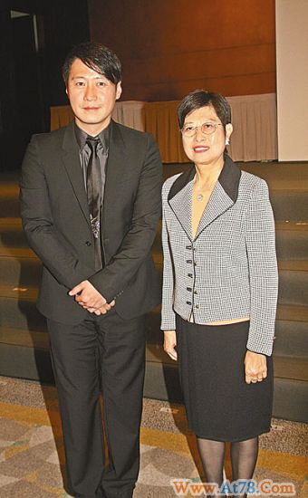 公益金董事黎明不代太太领奖做善事在心不在金