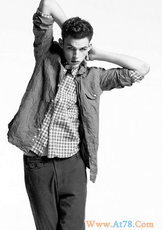 顶级男模坠楼身亡超模世界不是童话(图)