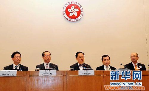 曾荫权宣布港府接纳民主党