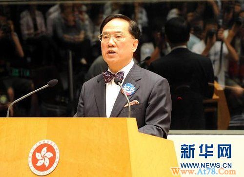 曾荫权宣布港府接纳民主党