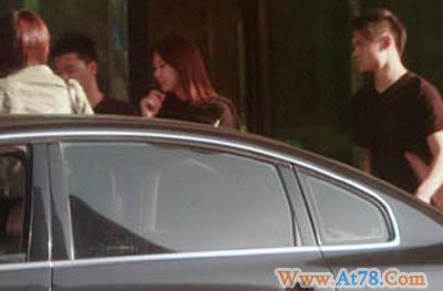 林志玲“踩高跷”举步维艰保镖护身派头足(图)