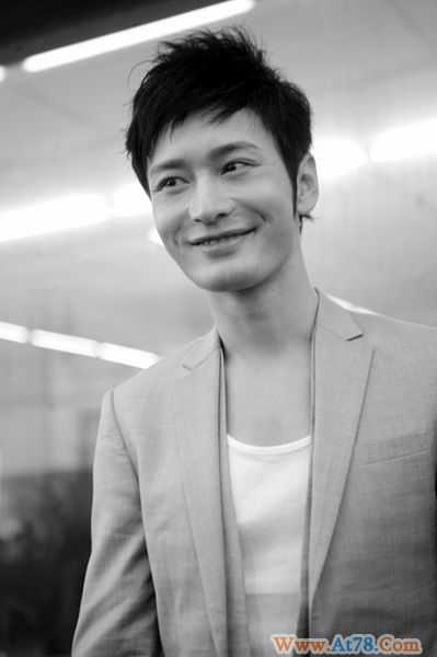 黄晓明坦言想开公司已成立工作室投拍电影