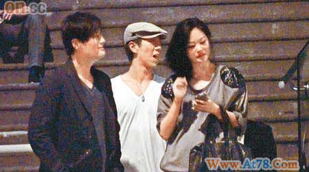 尹子维街头聊天撇绯闻女友贝安琪狂欢(图)