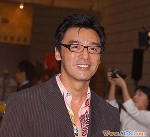 钟镇涛回应叶童醉酒事件称以后将“代客开车”