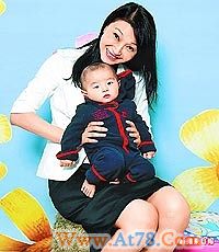 陈玉佳与江南春结婚一年携半岁儿子秀幸福(图)