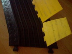 上海深南牌过线桥 走线板 线槽布线板 上海深南牌过线桥 走线板 线槽布线板