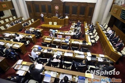香港立法会通过2012行政长官产生办法决议案(图)