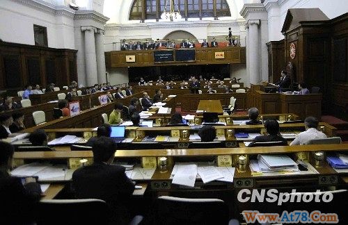 香港立法会通过2012行政长官产生办法决议案(图)