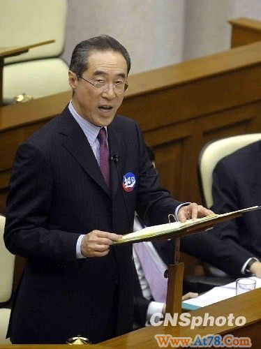 香港立法会通过2012行政长官产生办法决议案(图)