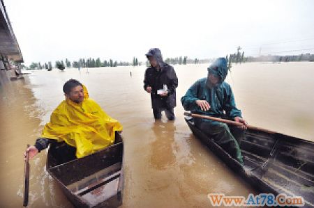 江西唱凯堤今日开始封堵决口下游村民家可划船