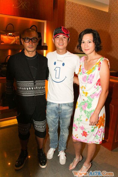 文章上海做嘉宾将设计包收入捐给壹基金