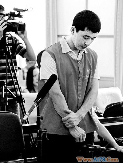 阿穆隆一审请求从宽处理称曾连泡两家酒吧(图)