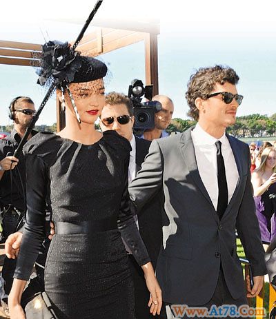 奥兰多下跪求婚成功有望与名模女友年内完婚