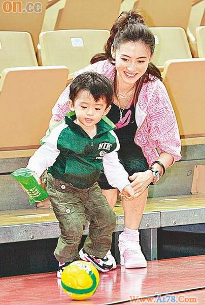 拉姑不准Lucas入行称学业为重力挺张柏芝复出