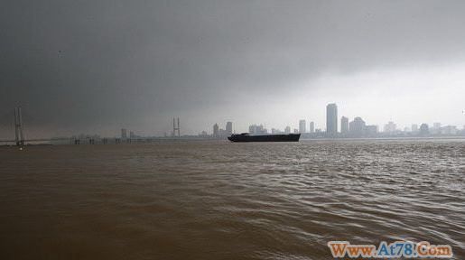 安徽长江沿岸水位上涨 安庆局地现崩岸险情