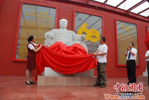 四川建领袖广场展示中共4代领导人雕塑(组图)