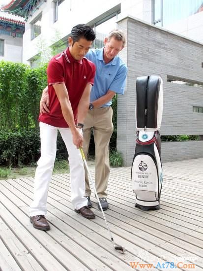 观澜湖明星高球赛将举行老虎前教练点拨郭富城