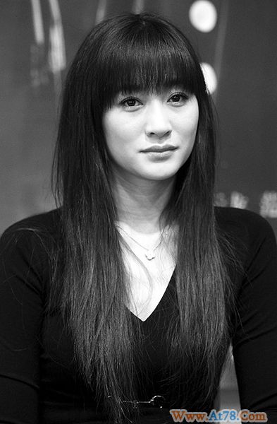 李小冉微博大喊婚姻自由回应“赵名媛”(图)