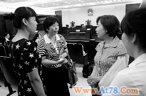 关之琳与被告和解未通知法院律师放言承担后果