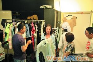 赵薇产后拍广告七位数入袋复工被赞状态佳(图)