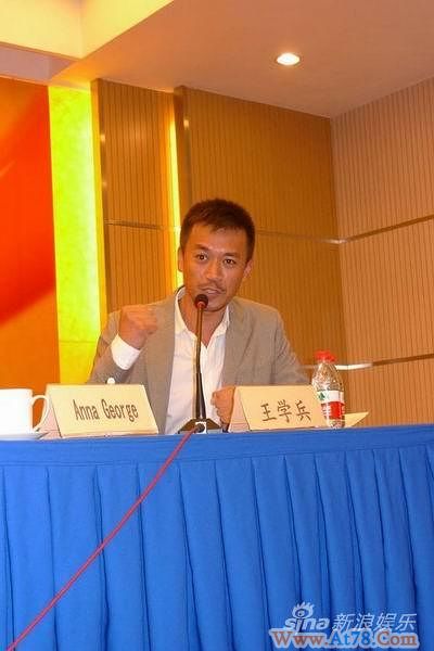 王学兵出席“反家暴”十周年呼吁关爱女性(图)