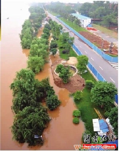 湘江洪峰袭击长沙致橘子洲景区被淹