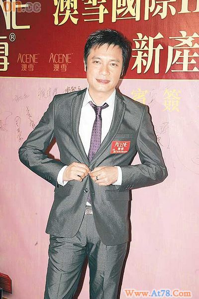 罗嘉良返港约好友聚餐买球鞋奖励儿子