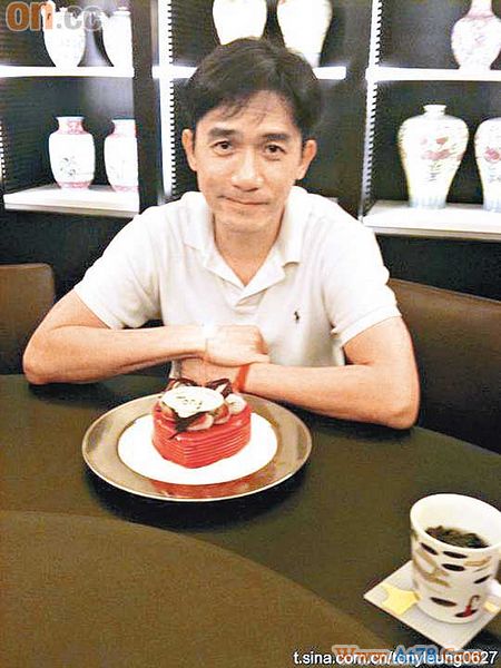 梁朝伟低调庆生微博上传照片分享快乐(图)