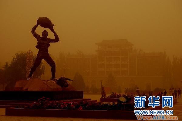 甘肃民勤又遭沙尘暴袭击