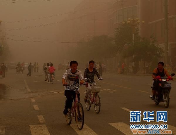 甘肃民勤又遭沙尘暴袭击