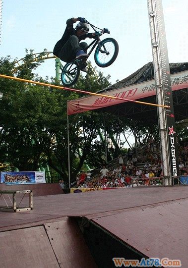 现在的90后都玩什么？17岁男孩拿下CX极限赛亚洲区季军