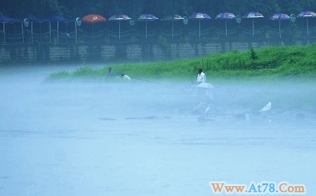 四川乐山危岩垮塌砸倒民房九旬老人睡梦中被埋