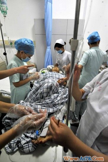 深圳游乐设施塌落6死10伤华侨城否认自行设计